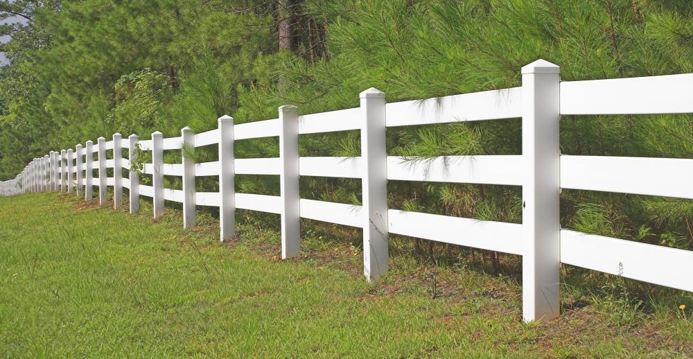 What are the Different Types of Wood Rail Fences?