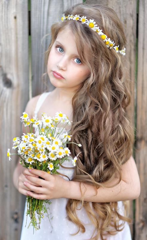 flower girl with bride